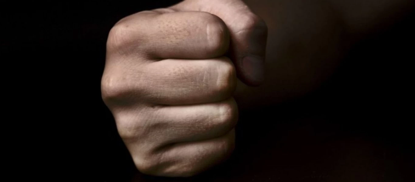 Σάλος στην Αυστραλία με βίντεο που δείχνει τον άγριο ξυλοδαρμό μιας 15χρονης από ομάδα 8 μαύρων κοριτσιών (βίντεο)